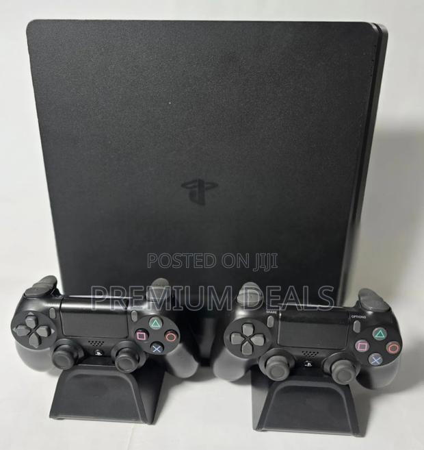 Ps4 Slim With 10games and Contrllers