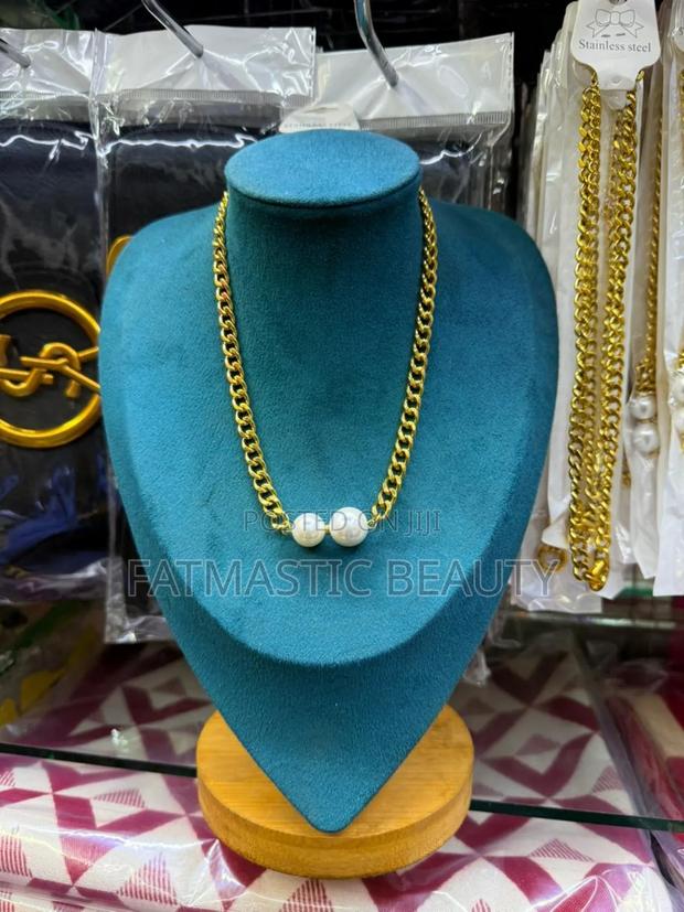 Stainless Chains - main view