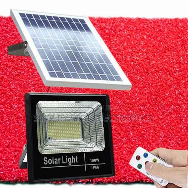 Plug and Play 100w Outdoor Security Led Solar Flood Light