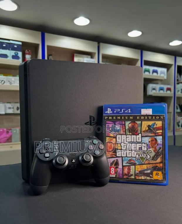 Ps4 Slim With Gta 5 and All Cables. - main view