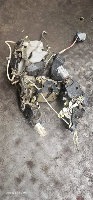 Reliable Toyota 100 and 110 Door Locks