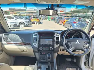Mitsubishi Pajero 2019 White