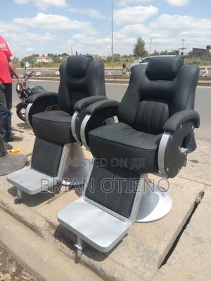 Two Jumbo Barber Chairs With Both Sides - thumbnail 2