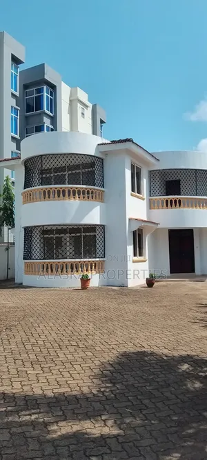 5bdrm Maisonette in Beach Road Estate, Nyali for sale