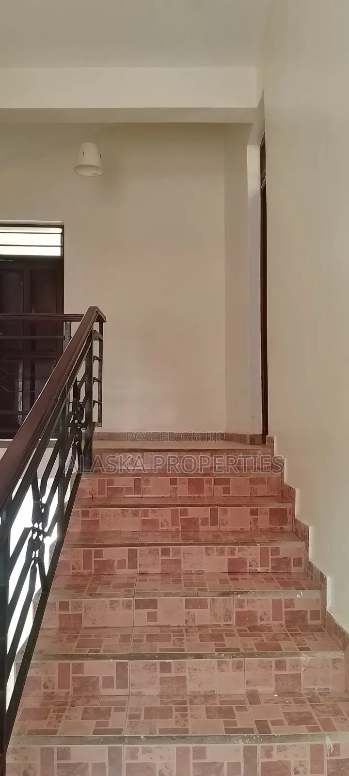 5bdrm Maisonette in Beach Road Estate, Nyali for sale