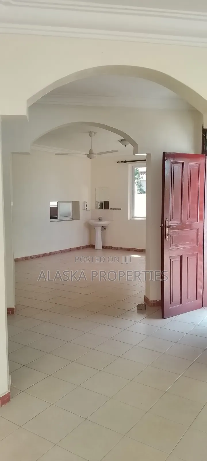 5bdrm Maisonette in Beach Road Estate, Nyali for sale