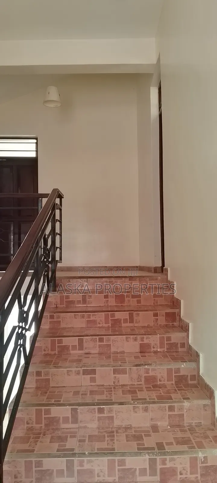 5bdrm Maisonette in Beach Road Estate, Nyali for sale