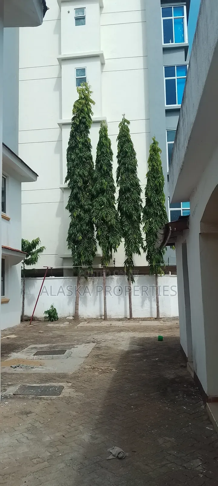 5bdrm Maisonette in Beach Road Estate, Nyali for sale