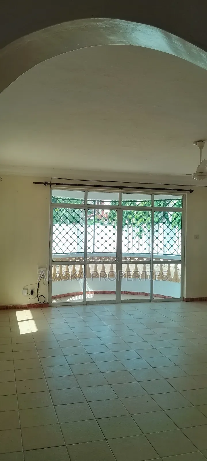 5bdrm Maisonette in Beach Road Estate, Nyali for sale