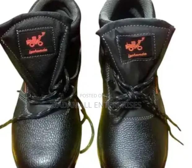 "Heavy-Duty Safety Shoes You Can Rely On"