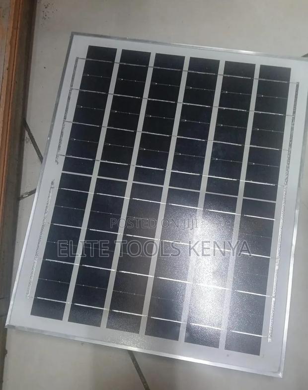 Brand New 300w Floodlight and Solar - thumbnail 3