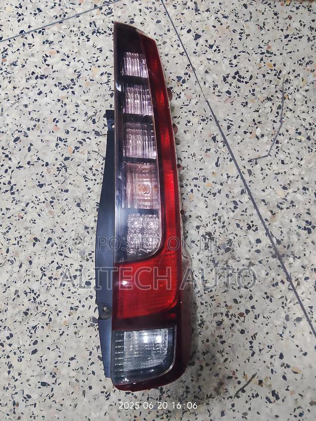 Toyota Noah Back Light 2016