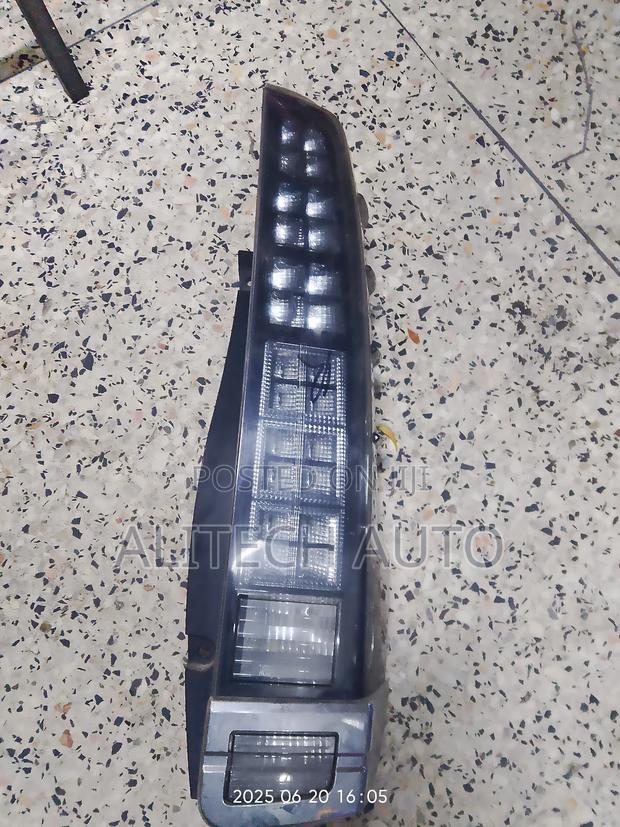Toyota Voxy Back Light 2015