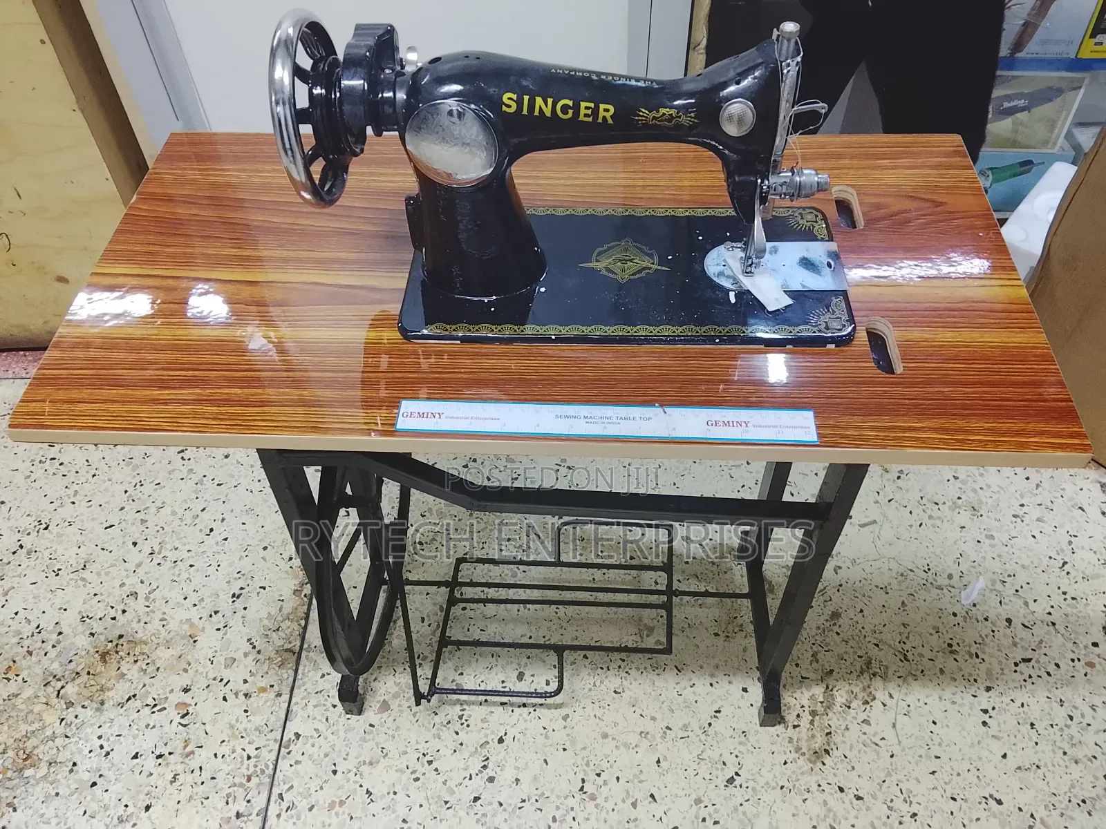 Singer Sewing Machine/ Complete Sewing Machine
