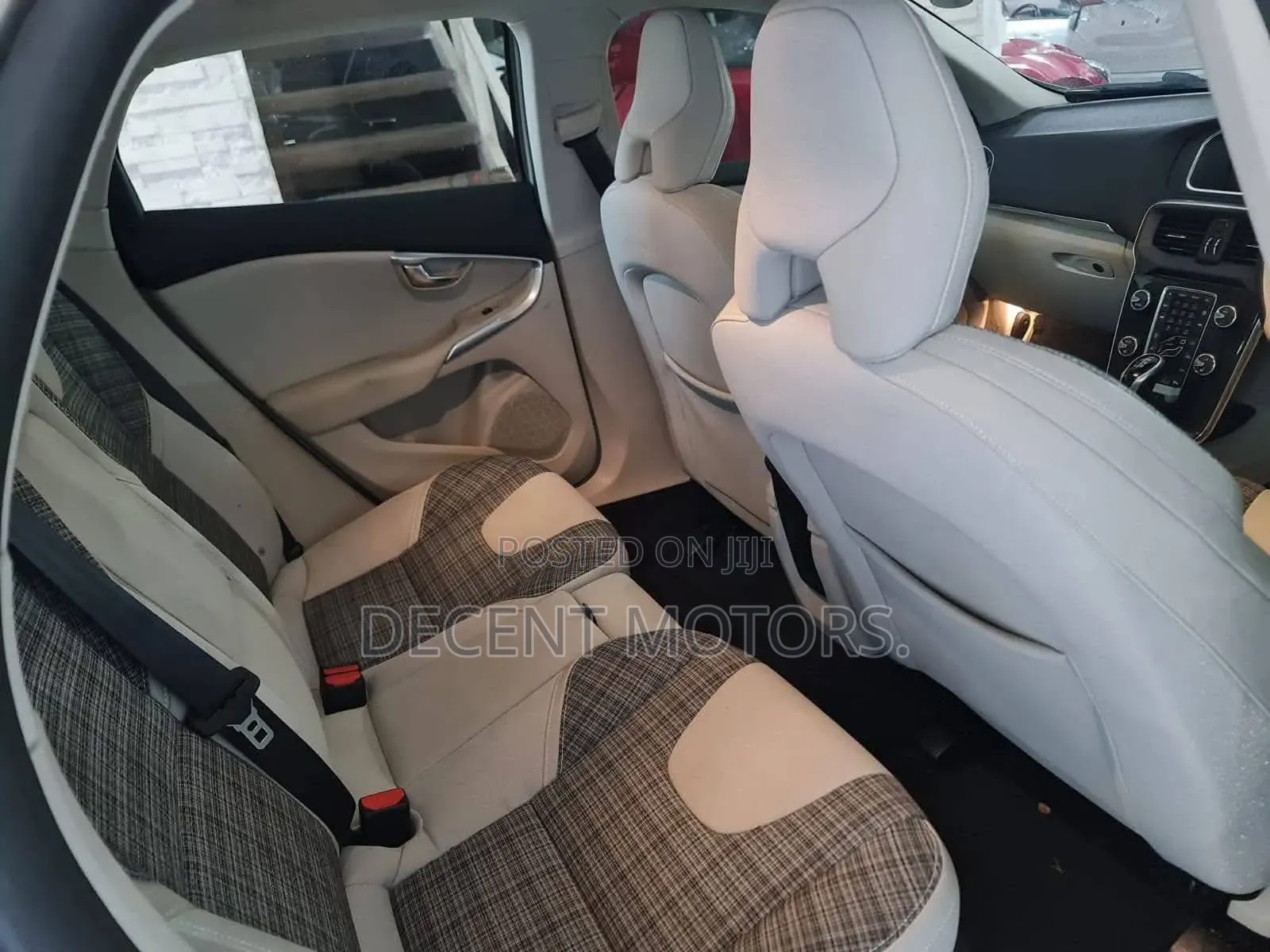Volvo V40 2019 Silver