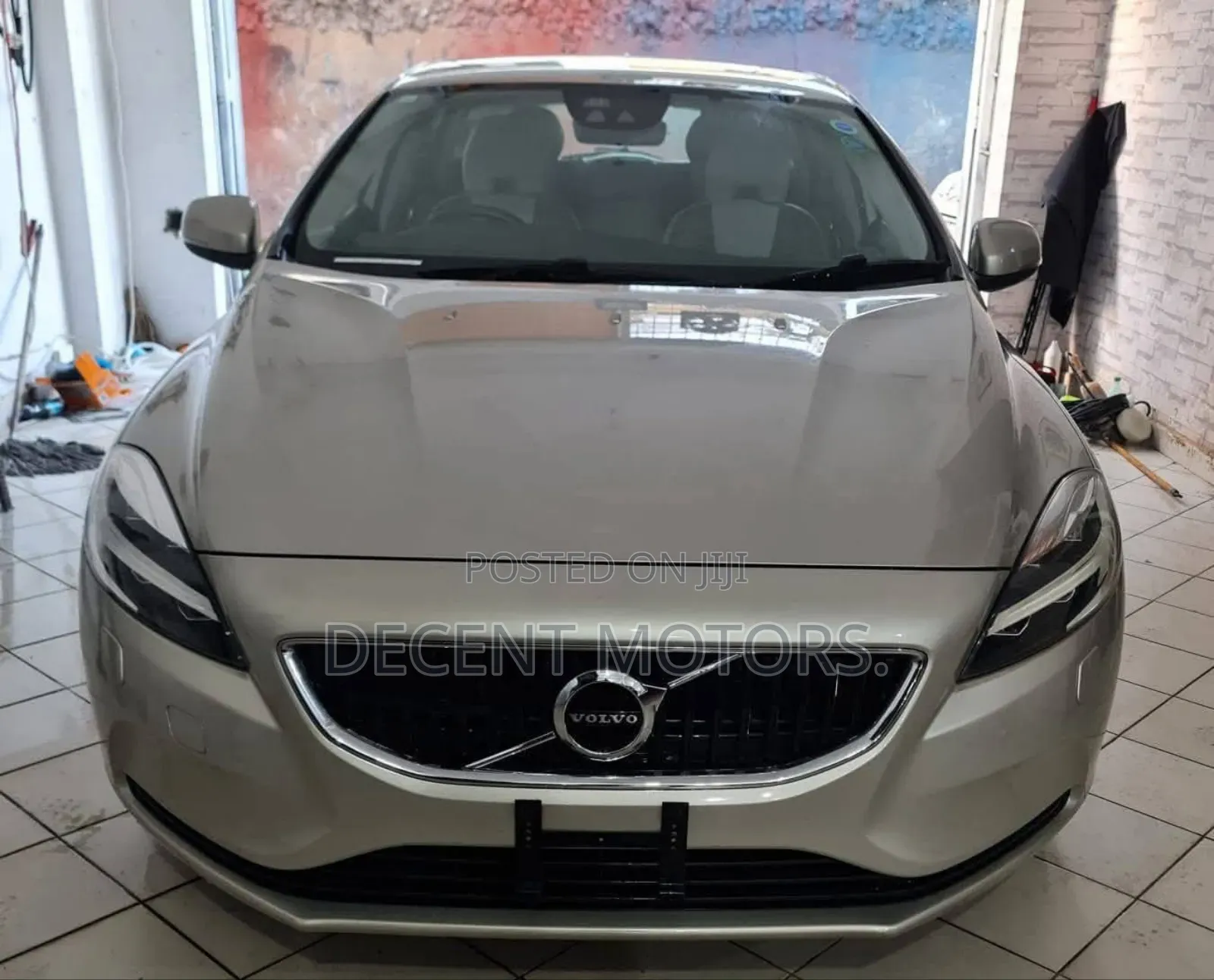 Volvo V40 2019 Silver