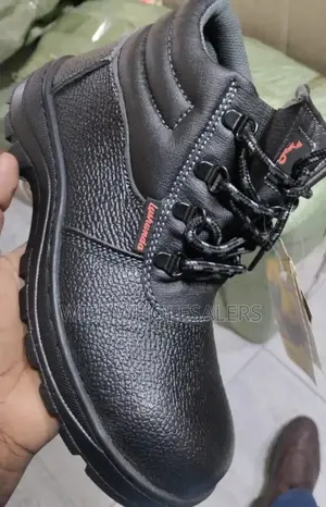 Safety Shoes.Available Size 👇👇