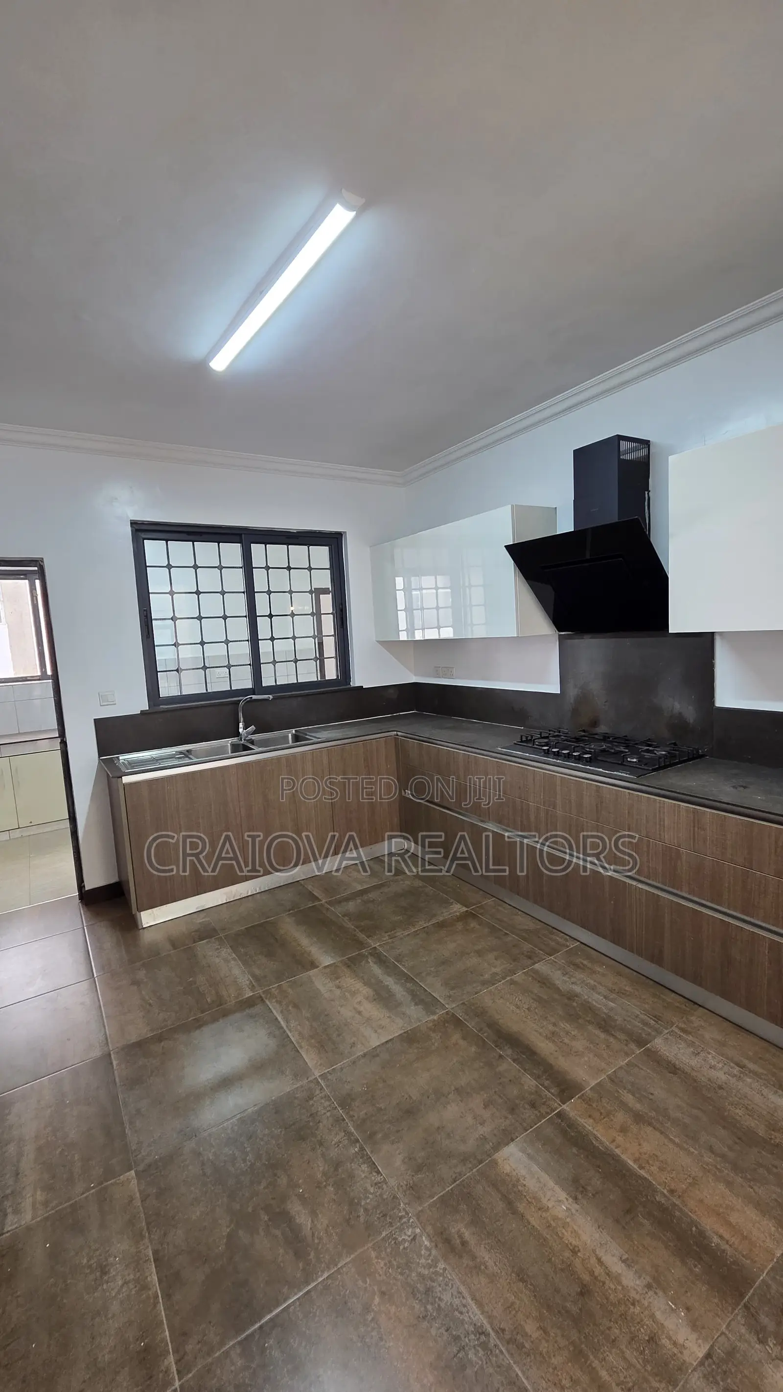 3bdrm Apartment in Parklands/Highridge for sale