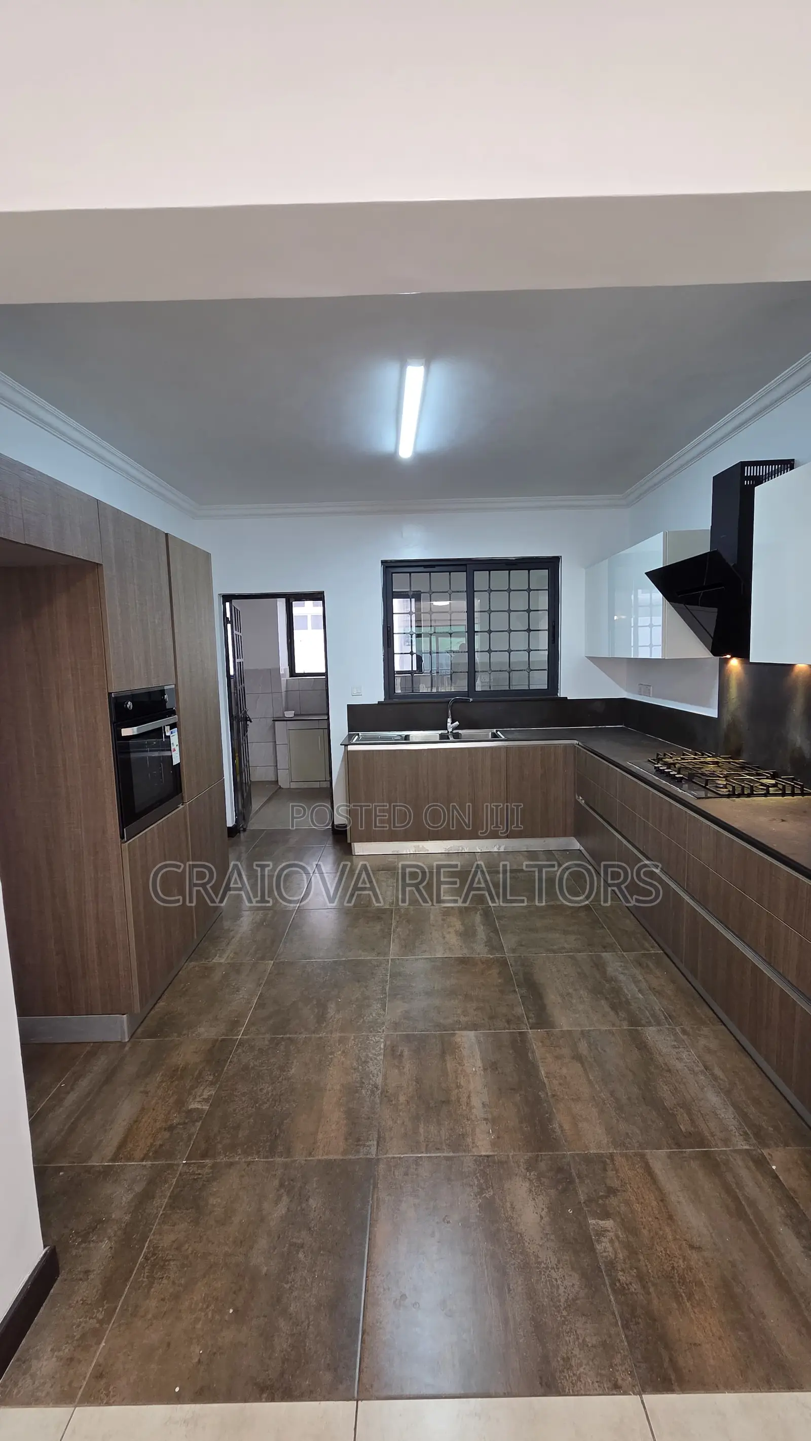 3bdrm Apartment in Parklands/Highridge for sale