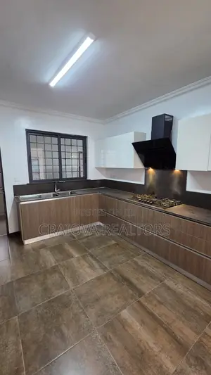 3bdrm Apartment in Parklands/Highridge for sale