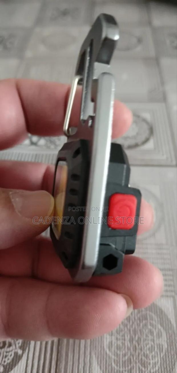 Multifunctional Flashlight With Tool - thumbnail 4