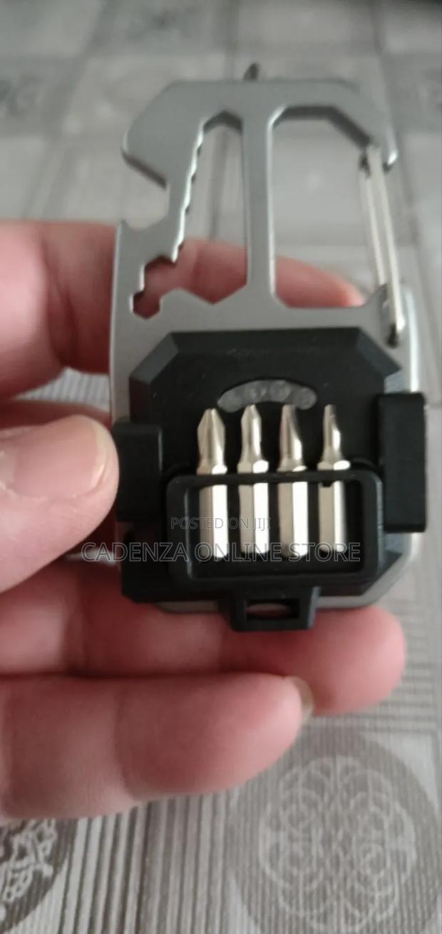 Multifunctional Flashlight With Tool - thumbnail 6