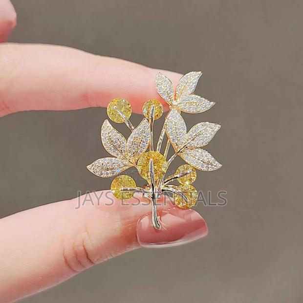 Variety of Unique Brooches - thumbnail 3