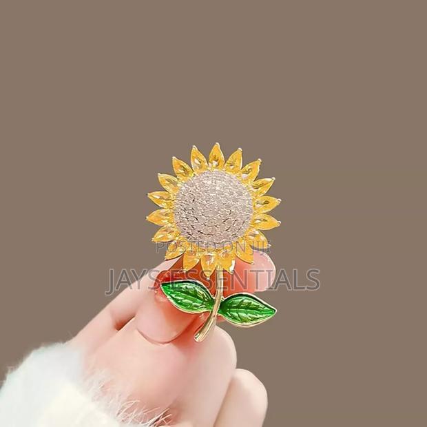 Variety of Unique Brooches - thumbnail 11