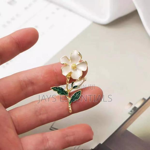 Variety of Unique Brooches - thumbnail 14