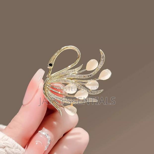 Variety of Unique Brooches - thumbnail 16