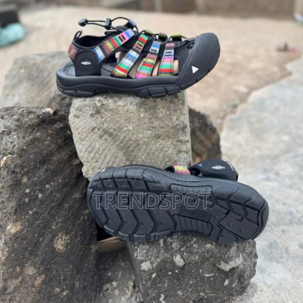 Keen Size 40-45 at 3200