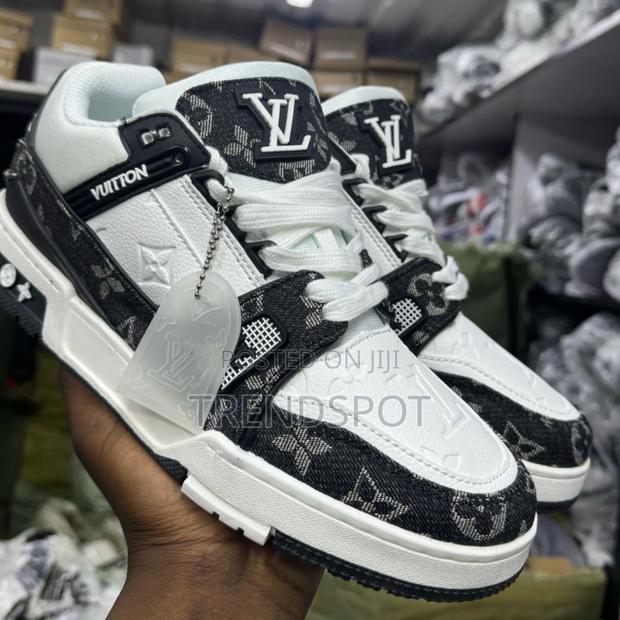 Lv Trainers Size 38_45 Black White
