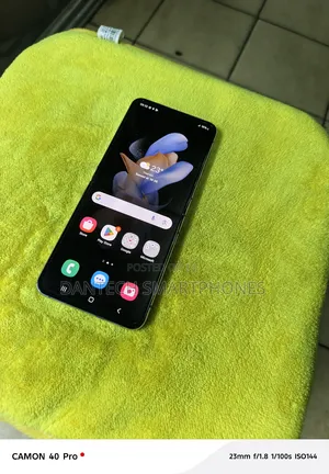 Samsung Galaxy Z Flip4 256 GB Gold