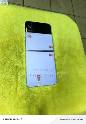 Samsung Galaxy Z Flip4 256 GB Gold