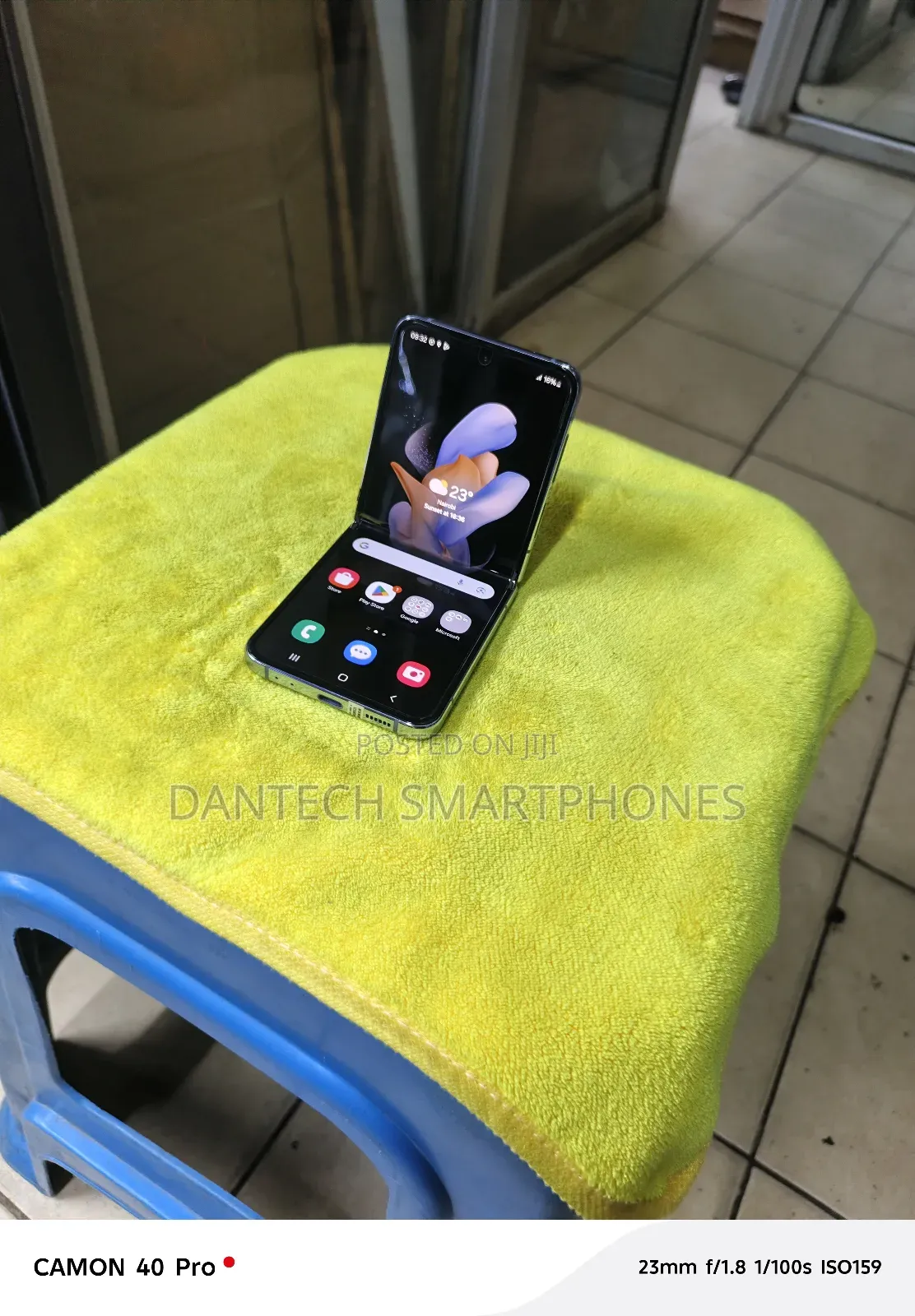 Samsung Galaxy Z Flip4 256 GB Gold