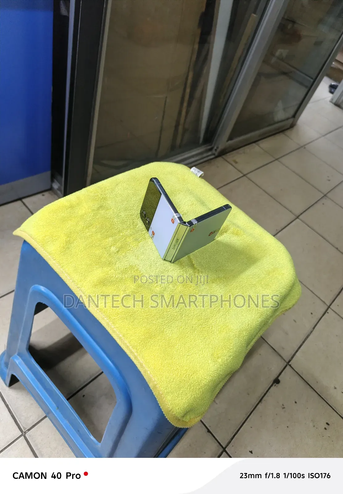 Samsung Galaxy Z Flip4 256 GB Gold