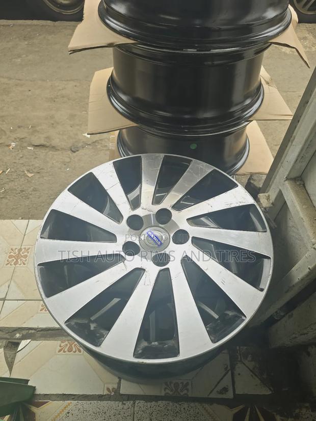 Volvo Original 17 Inch Rims Black/Silver