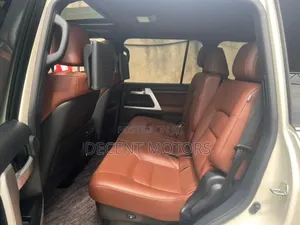 Toyota Land Cruiser 4.6 V8 ZX 2018 White