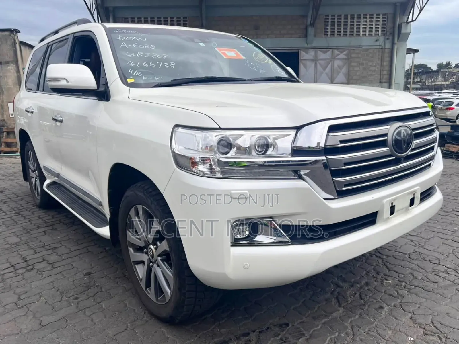 Toyota Land Cruiser 4.6 V8 ZX 2018 White