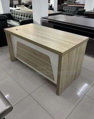 Primeedge 1.4m Executive Desk With Lockable Pedestal