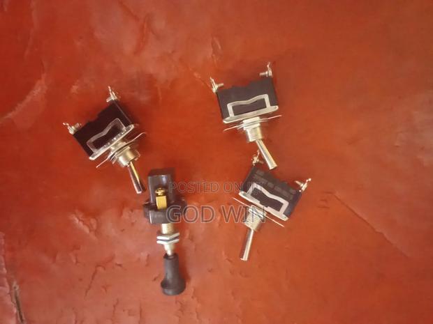 Horn Switches on and Off