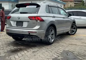 Volkswagen Tiguan 2.0T SEL R-Line FWD 2019 Silver