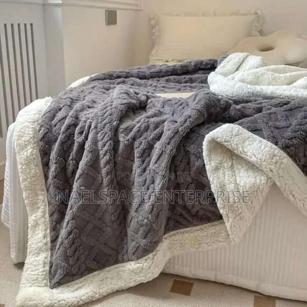 Sherpa Blankets – Unmatched Warmth, Unforgettable Comfort - thumbnail 5