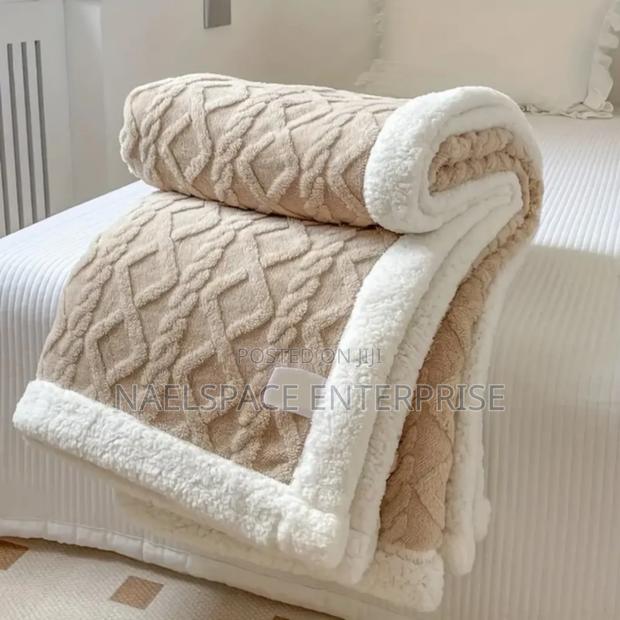 Sherpa Blankets – Unmatched Warmth, Unforgettable Comfort - thumbnail 6