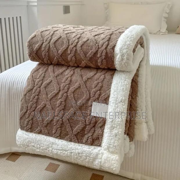 Sherpa Blankets – Unmatched Warmth, Unforgettable Comfort - thumbnail 8