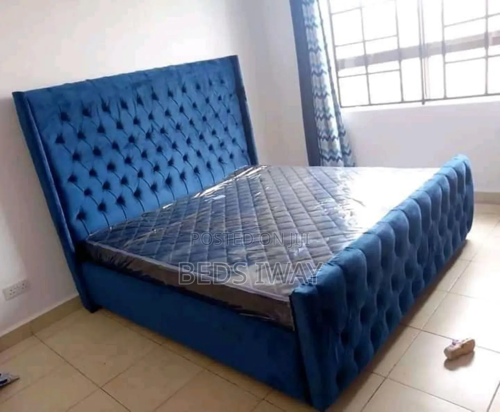 6x6 Blue Chester With Mattress