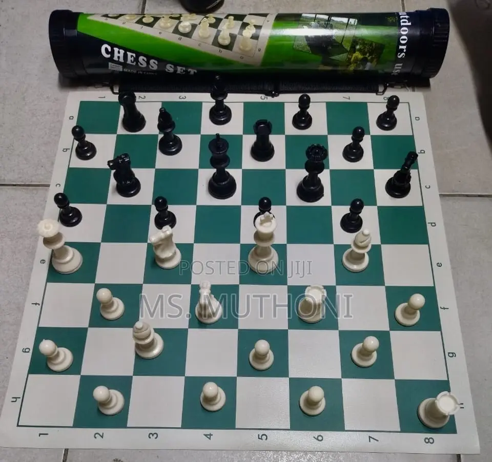 Foldable Chessboard Available in Several Sizes
