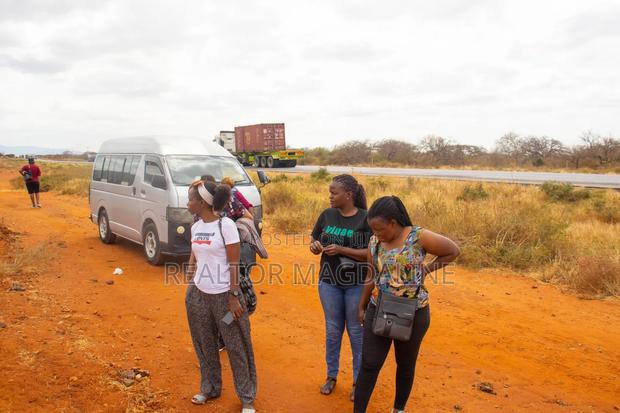 Voi Plots (Tarmac) - thumbnail 4