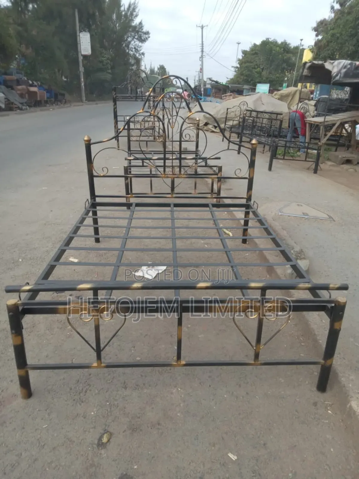 Heavy Duty/Rust Proof/Stylish Finish Metalic Beds
