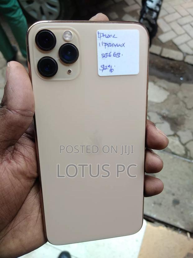 Apple iPhone 11 Pro Max 256 GB Gold - thumbnail 2